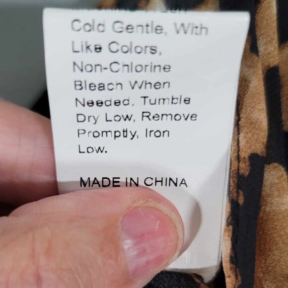 Leopard print semi-sheer scarf shawl wrap. EUC - Picture 5 of 5